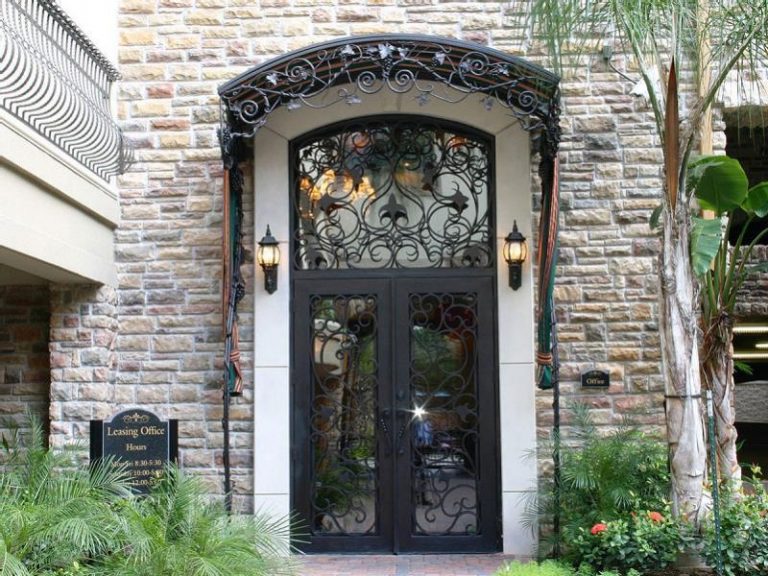 حفاظ کوروش حفاظی قوی و محکم با درب آکاردئونی